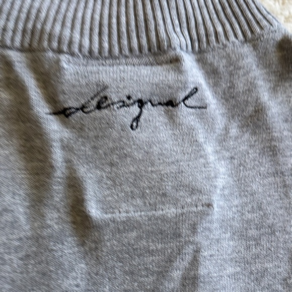 Desigual Gray Zip-Up Sweater with Artistic Accents - Picture 8 of 9